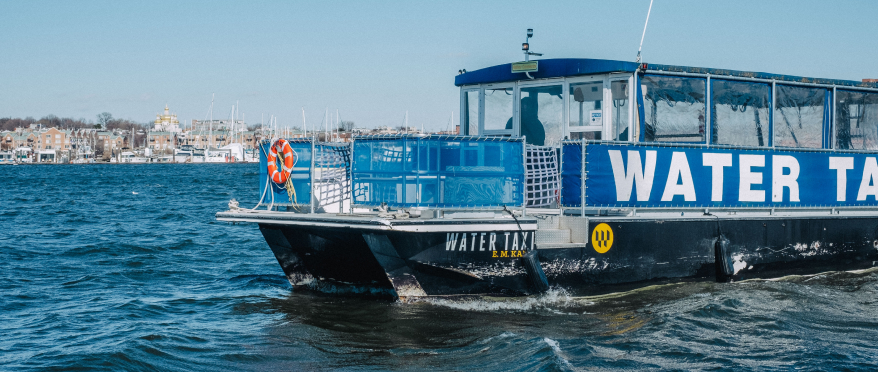 AsstrA Testa un Taxi d'Acqua per il Trasporto di Container a Duisburg